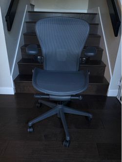 Like New Size B Herman Miller Aeron Remastered Office Chairs