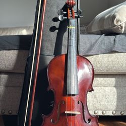 4/4 Violin with Bow, Rosin, and Case - Like New! 