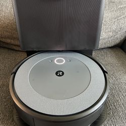 iRobot - Roomba Combo i5+ Robot Vacuum and Mop- Self Emptying 
