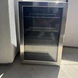 NEW AIR MINI FRIDGE 