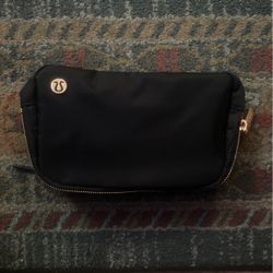 Black Lululemon Everywhere Bag