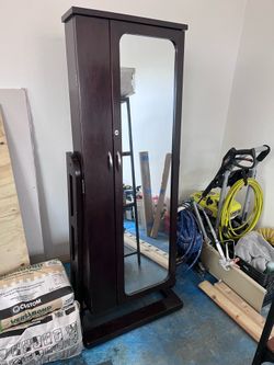 Jewelry holder with mirror