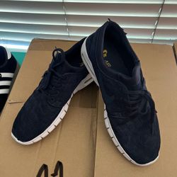 Nikes Pumas Adidas