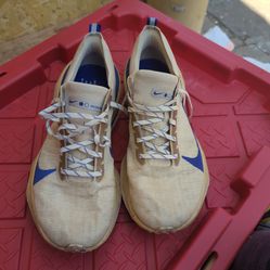 Men's tennis shoes size 13