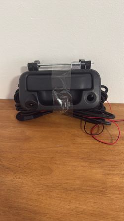 Tailgate handle with an integrated backup camera for Ford F-Series trucks