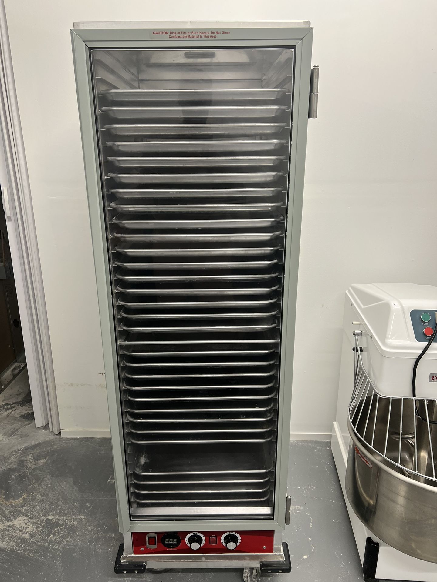 Avantco HPU-1836 Full Size Non-Insulated Heated Holding / Proofing Cabinet with Clear Door - 120V