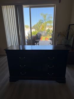 Dresser  $100
