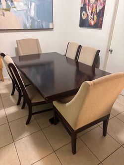 Dining Table with 6 Chairs - Great Condition