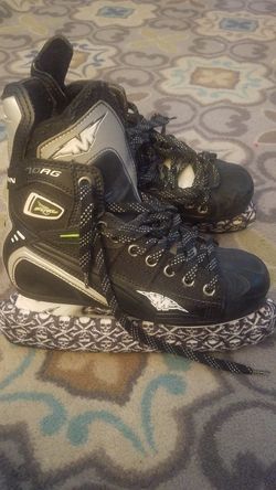 Kids ice hockey skates size 5