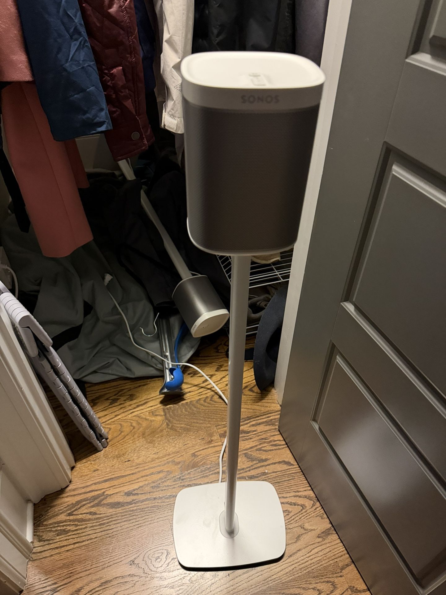 Set Of Sonos play 1 Speakers W Stands 