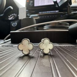 Beautiful Silver Clover Earrings