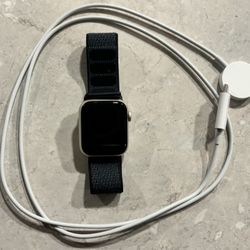 Apple Watch SE + Watch Charger +Strap