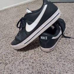 Men's Nikes Size 9