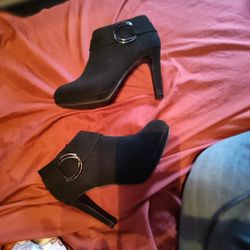 Cute Black Suade Heels Size 8 