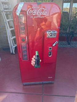 Vintage Coca Cola machine
