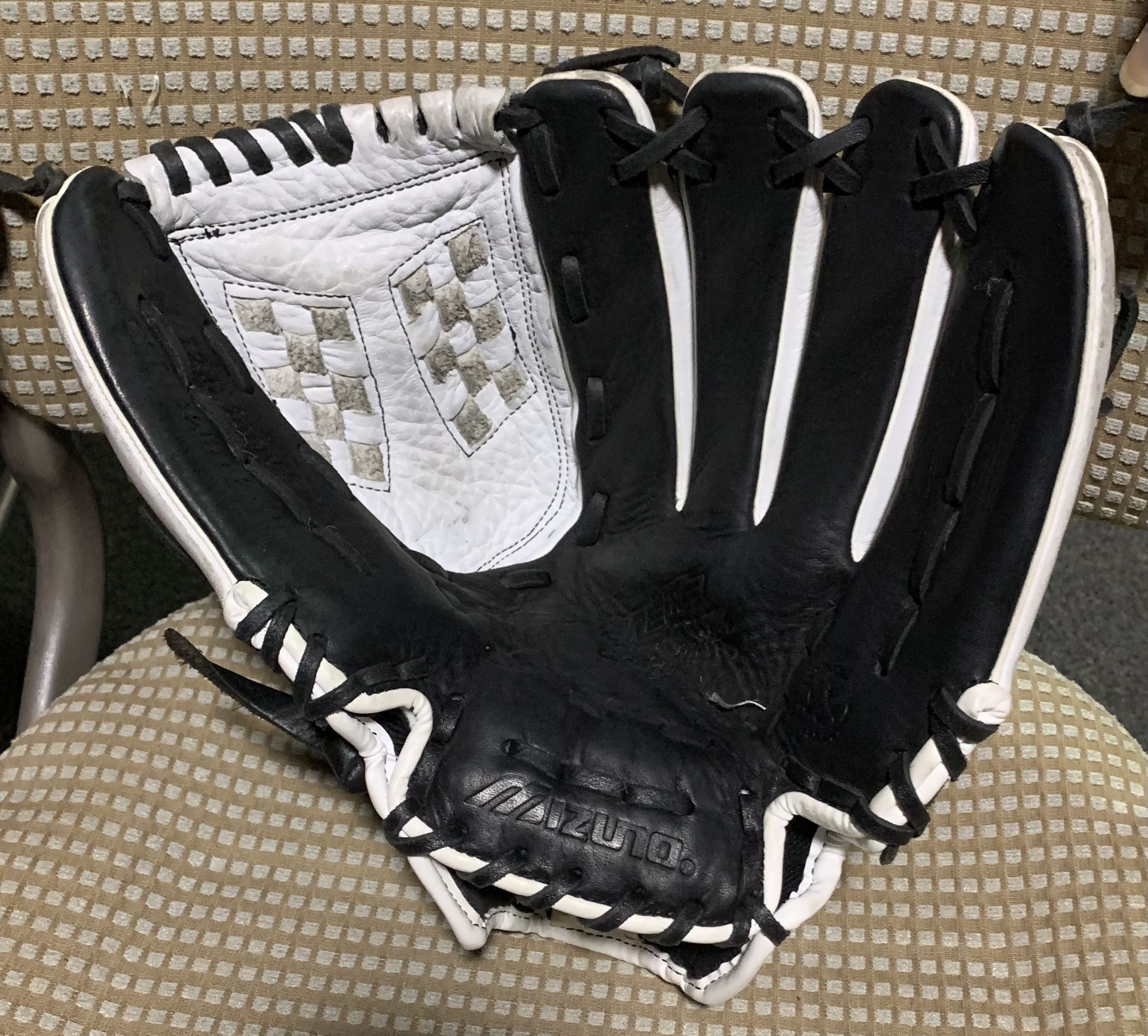 Mizuno GSP1251F2WH 12.5” fast pitch right hand throw full grain leather baseball glove mitt 