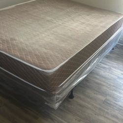 Queen Size Mattress Bed Spring And Frame 30$