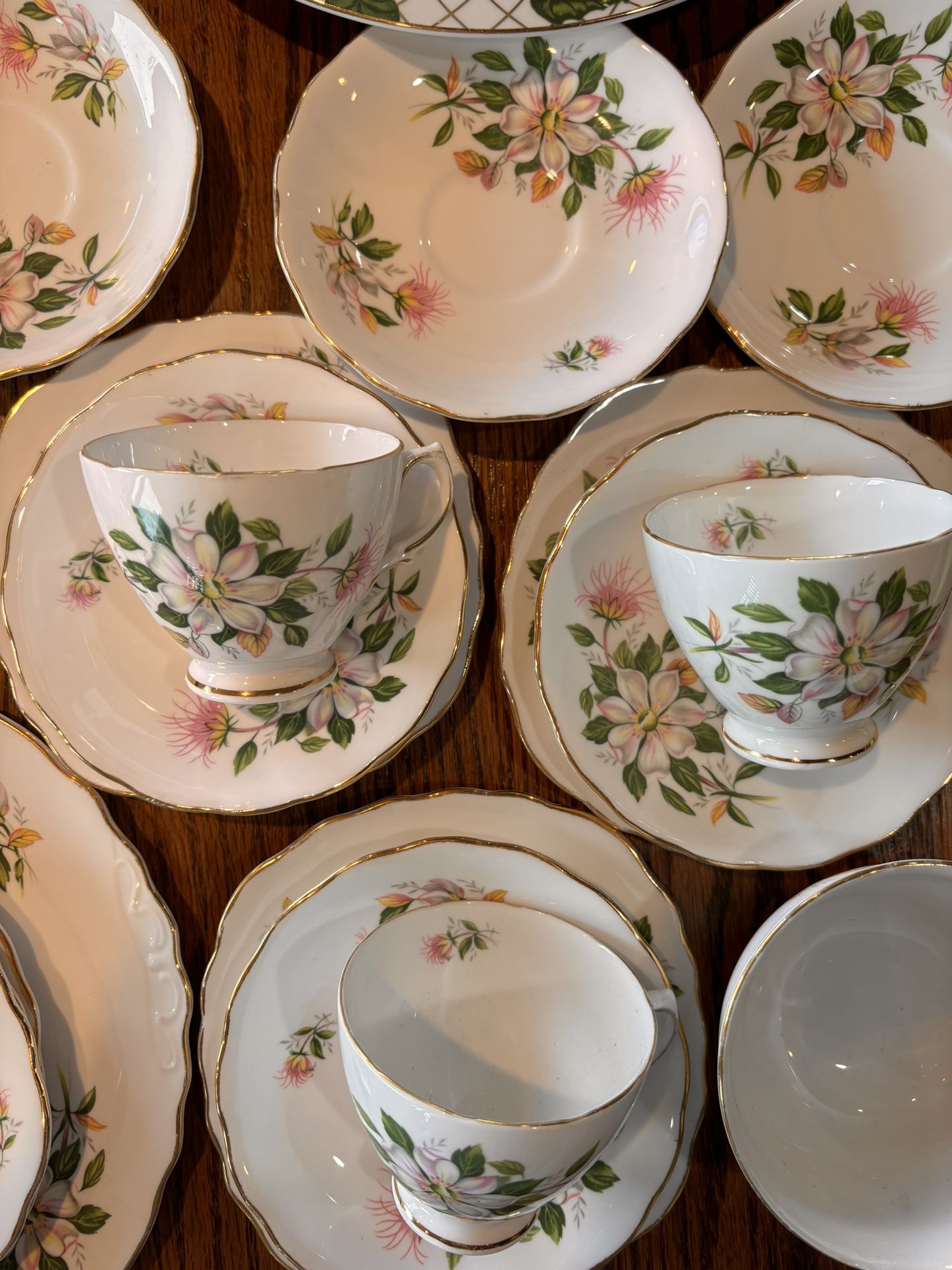 Royal Vale - Pink Floral - 4 Sets of Teacup and Saucers + 4 Medium Plates