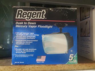 Mercury vapor Flood light.  Dusk To Dawn.