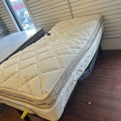 NICE  XL TWIN ADJUSTABLE BED WITH  REMOTE $449.99 