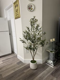 Pretty Artificial Plant 5 Ft Tall Olive 🫒 Tree! New/ With Planter