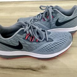 Nike’s Women Athletic Shoe Size 8.5