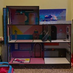 L.O.L .OMG doll House!