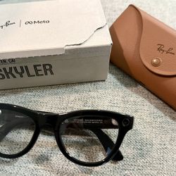 Ray-Ban Meta Skyler Gen 1 - Standard Size Frame with Clear to Cerulean Blue Transition Lenses