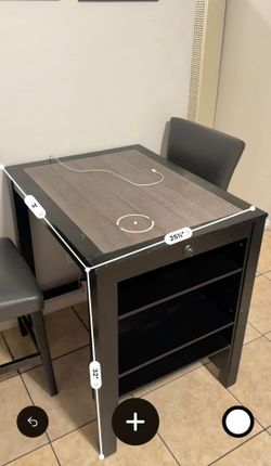 Table with 3 high chairs