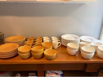 Pottery Barn dish set