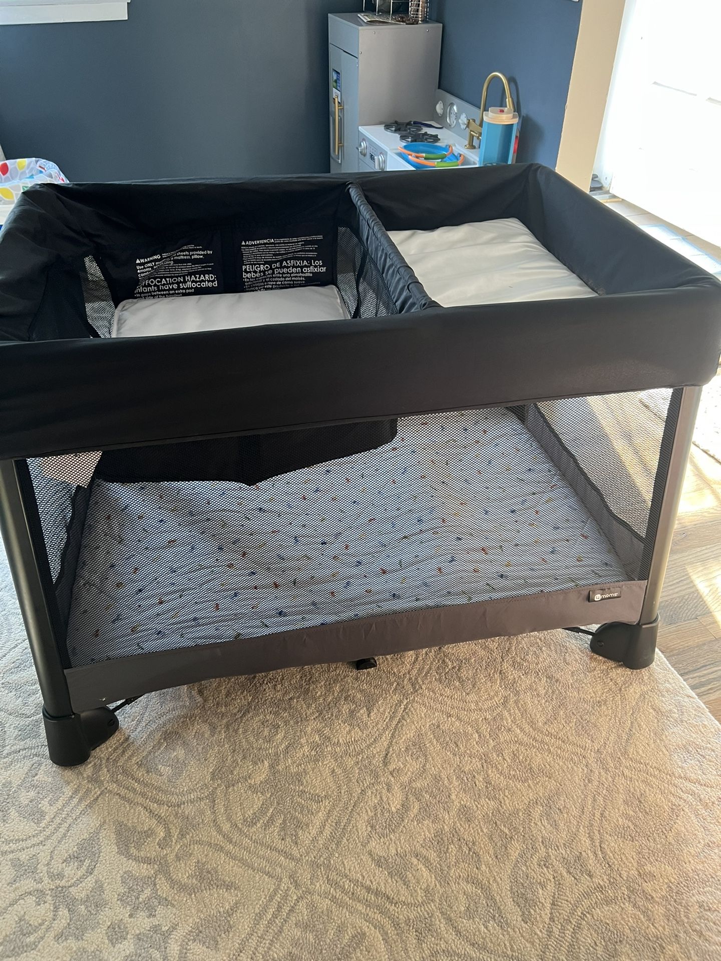 4moms Playpen With Changing Table And Bassinet