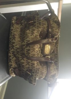 Michael Kors Messenger Purse (Bag)