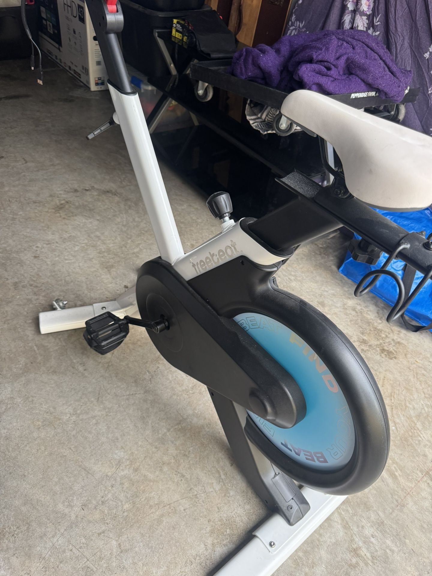 Freebeat Exercise Bike - Like New! - Interactive Spin Bike w/ HD Screen