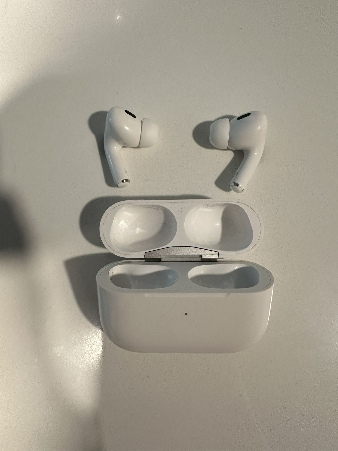 (broken left airpod) Airpods Pro 2nd gen