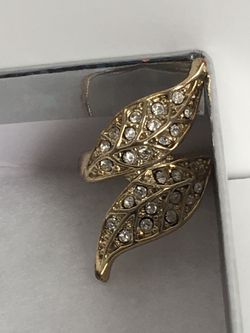 Ladies Rhinestone Ring Size 8.5😍😍😍