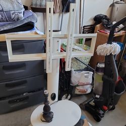 T.V STAND COLOR WHITE LIKE BRAND NEW