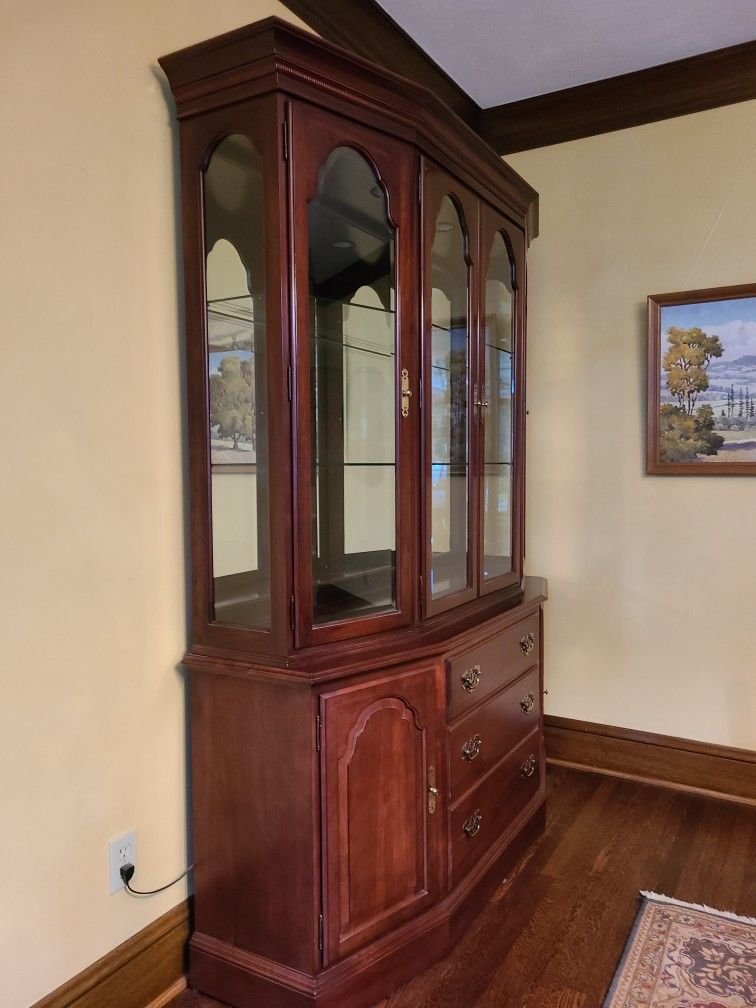 Ethan Allen Cabinet/Hutch