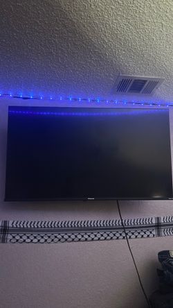 Accepting offers TV with wall mont