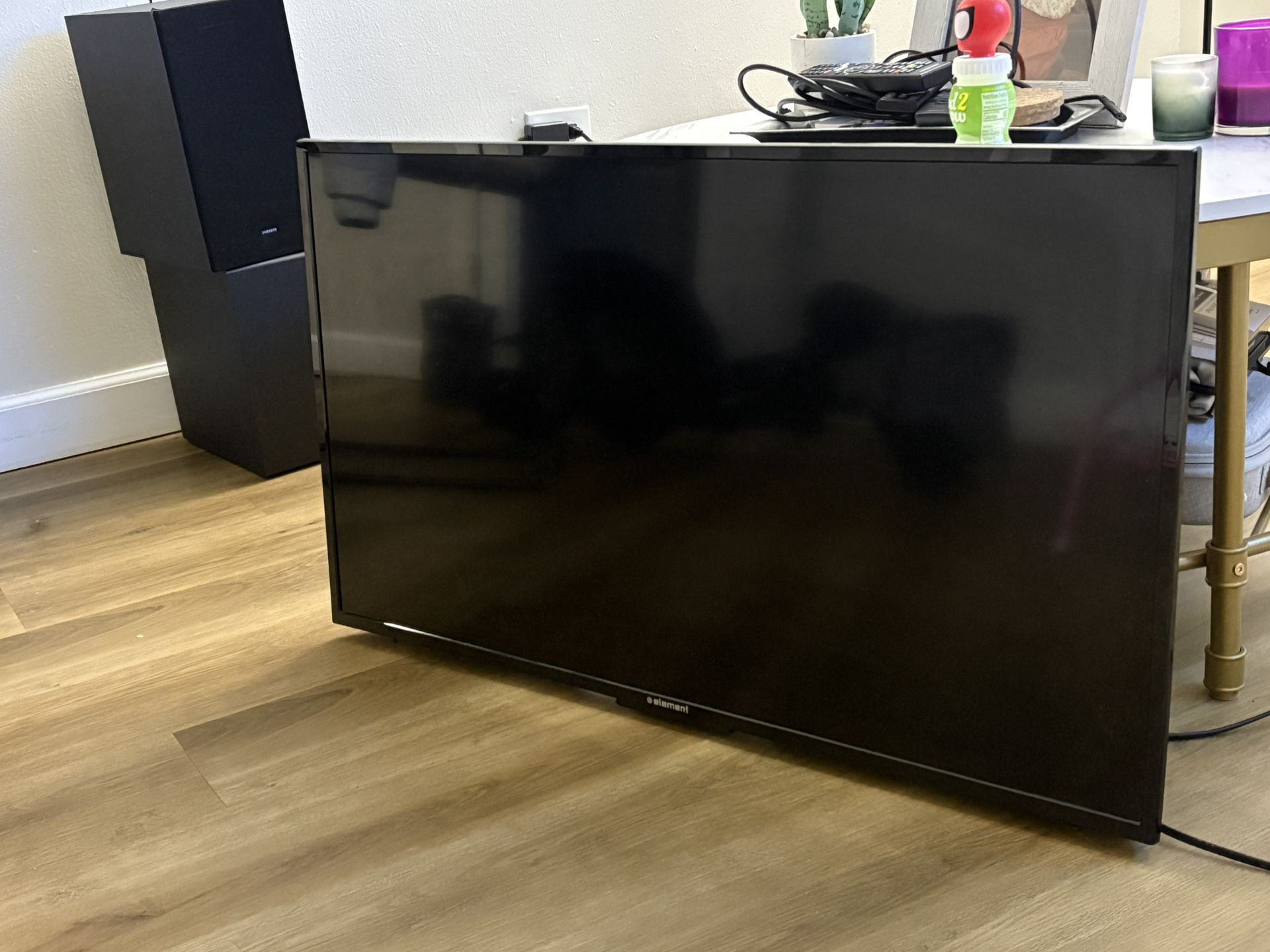 Element Smart Tv 32* & Samsung Sound Bar $160 OBO