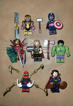 New Avengers 7 minifigure set