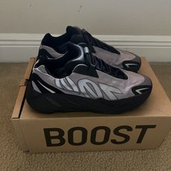 Yeezy boost 700 MNVN Geode