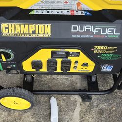 Champion Power Equipment 7850/6250-Watt Recoil Start Gasoline and Propane Powered Dual Fuel Portable Generator with CO Shield