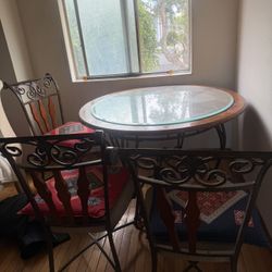 FREE DINING ROOM TABLE 
