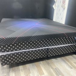 Queen Memory Foam Gel Come With Free Box Spring - Free Delivery 🚚 To Reasonable Distance 