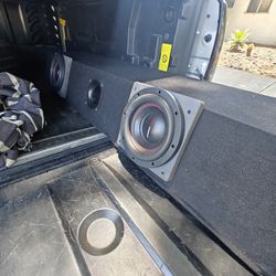 (2) 8" Subwoofers 