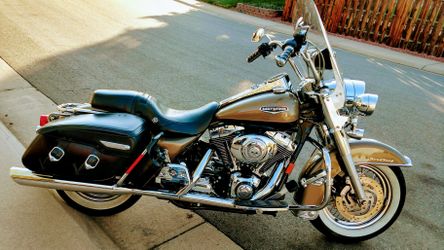 2005 Harley Davidson Road King FLHR