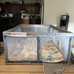 Large play pen With Play mat