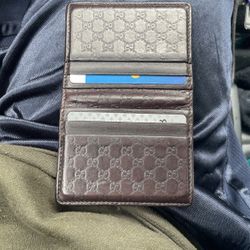 Gucci Mens Wallet Like New 8/10
