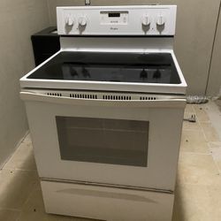 Whirlpool Smooth Top Stove Pre-owned $375