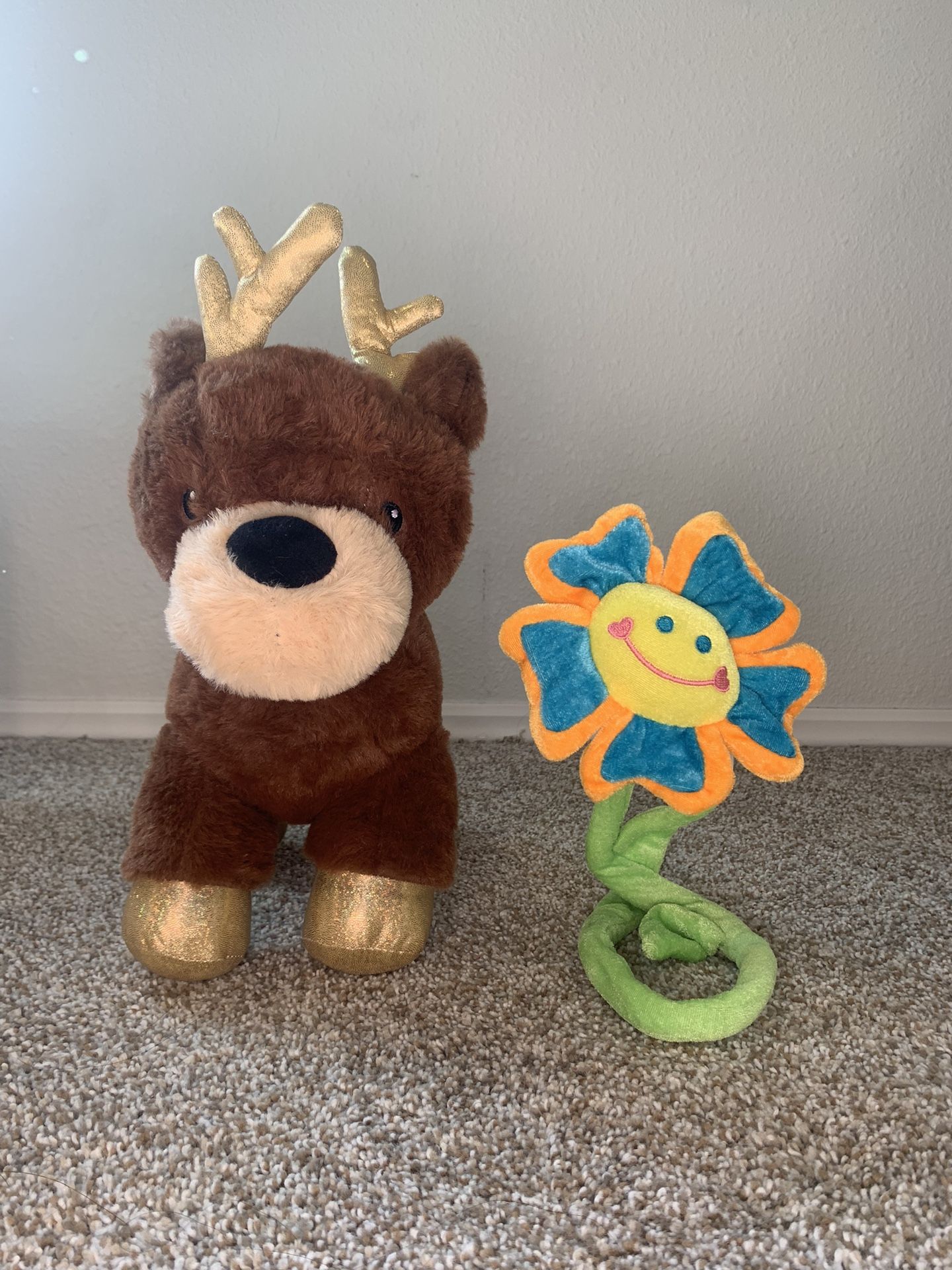 Rudolph Figure & Flower Plush 
